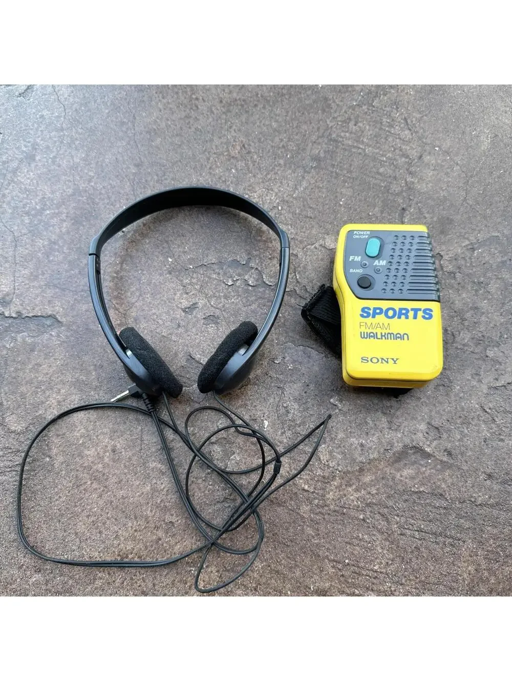 Sony Yellow Sports AM/FM Walkman Radio SRF-8 With Belt Clip Tested And Works